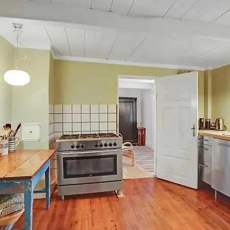 Дом отдыха 3 Bedroom Cozy In *
