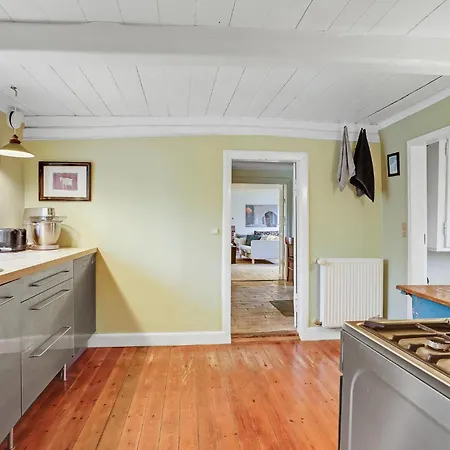 3 Bedroom Cozy In Дом отдыха *